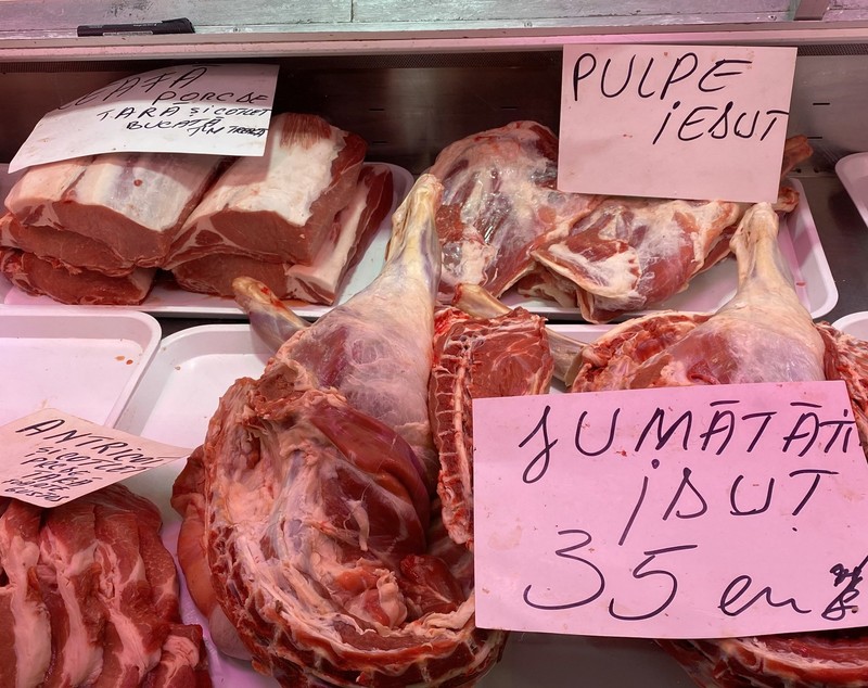 Cât costă un kilogram de carne de miel pentru Paște 2024? „Mielul dobrogean, mai bun de la an la an!”