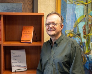 Aurelian Crăiuțu a ajuns în Statele Unite în 1993, cu bursă Fulbright, la Universitatea Tennessee, Knoxville, unde a studiat istoria gândirii economice. Foto: Indiana University