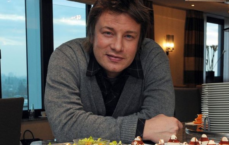 Bucătarul Jamie Oliver a găsit un milion de lire în pivniţa restaurantului său