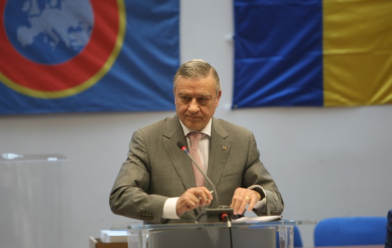 EXCLUSIV / Ce despăgubiri COLOSALE are trecute în contract Mircea Sandu!