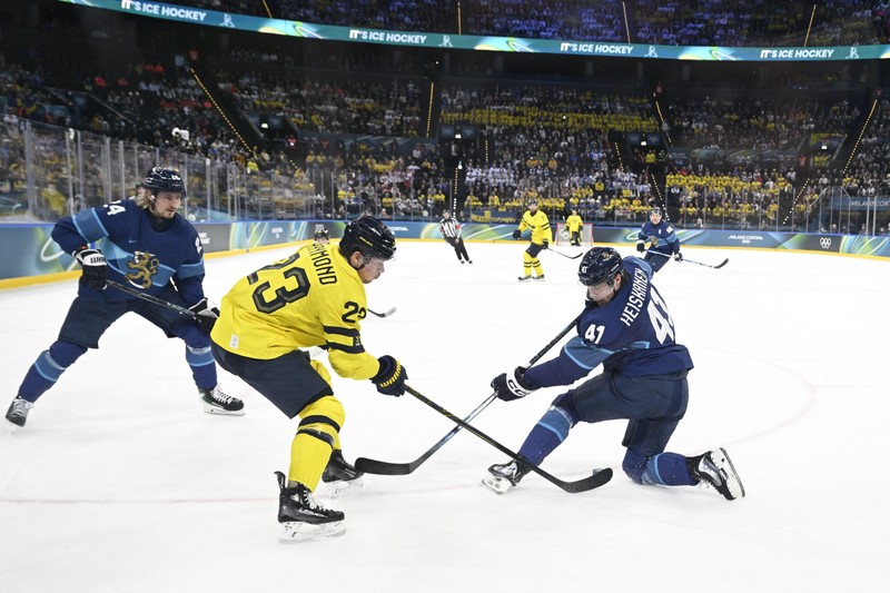 Meciul Finlanda - Suedia s-a disputat cu patinoarul din Milano plin. Foto: Profimedia