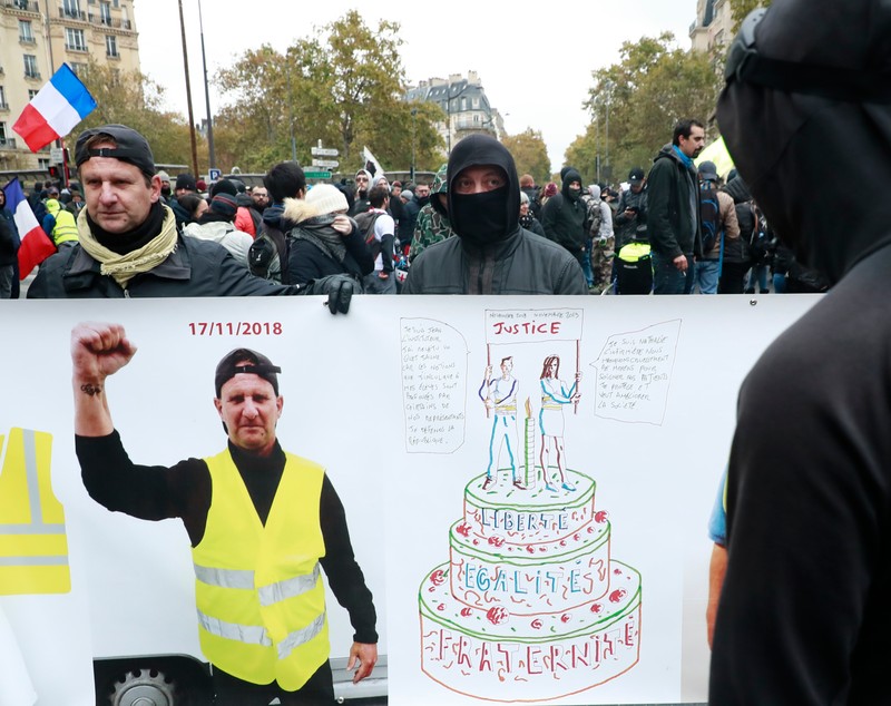 UPDATE | Noi violențe la Paris, la aniversarea unui an de la protestele „Vestelor Galbene”. Polițiștii au folosit gaze lacrimogene și au reținut peste 100 de persoane