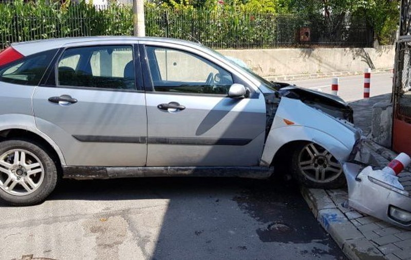 Un șofer din Iași a făcut accident și a dat vina pe o pisică. S-a ales și cu dosar penal