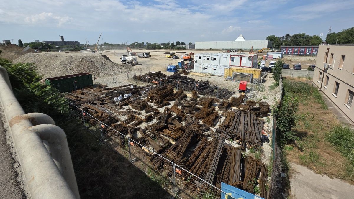 Se lucrează la noul magazin Dedeman din Constanța, 26 iunie 2026