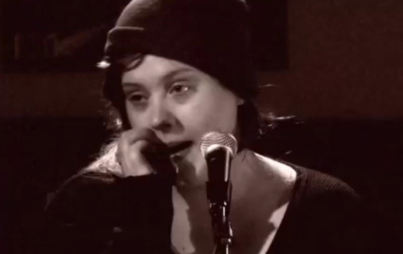 Îţi vine să crezi că e ea? Uite-o pe Adele la 19 de ani | VIDEO