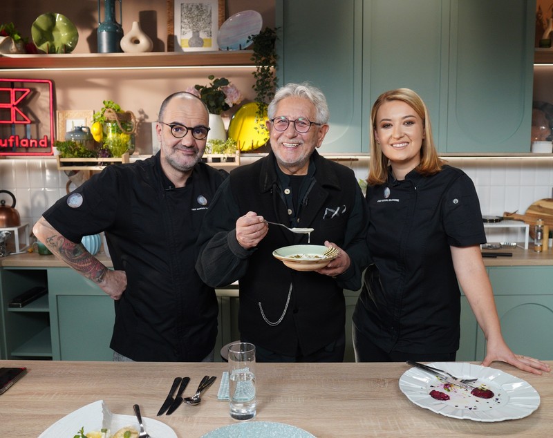 Hello Chef sezonul 9 revine la Antena 1, din 22 februarie. Ce invitați vor avea Chef Roxana Blenche și Chef Samuel le Torriellec
