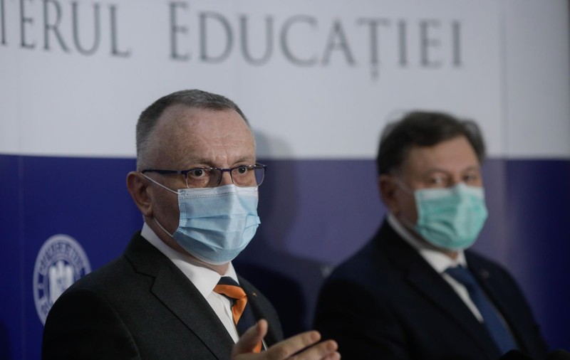 OFICIAL. De luni, școlile vor funcționa după noi reguli. Criteriul privind prezența fizică: gradul de ocupare a spitalelor COVID