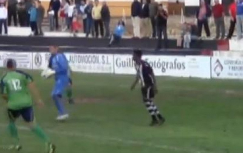 La alţii e mai rău! Un ARBITRU spaniol a inventat un penalty într-un meci de baraj | VIDEO