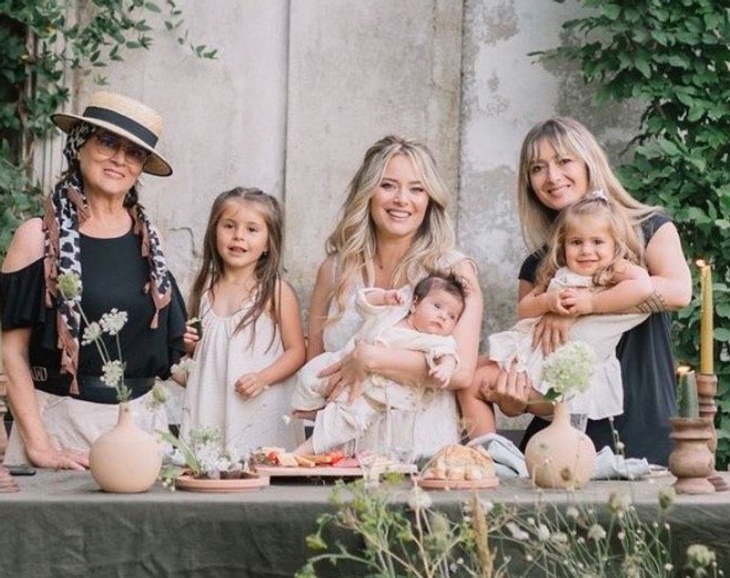 Mama Laurei Cosoi a murit. Anunțul făcut de actriță: „Mami, te iubim dincolo de viața asta”