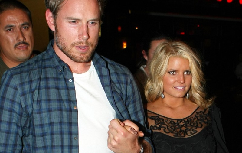 Jessica Simpson s-a logodit