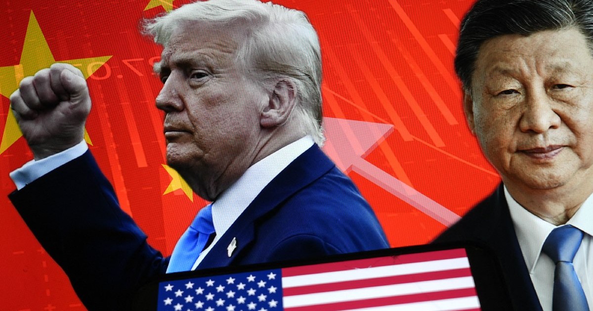 Portretele președintelui american Donald Trump și ale președintelui chinez Xi Jinping sunt afișate pe ecranul unui computer, este vizibil și steagul SUA