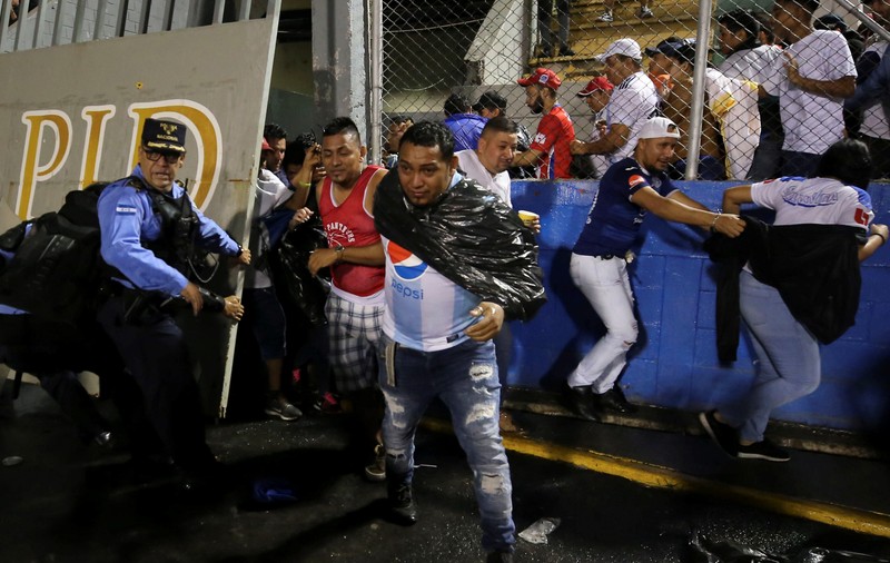 Trei oameni uciși în încăierarea dintre suporterii a două echipe de fotbal din Honduras