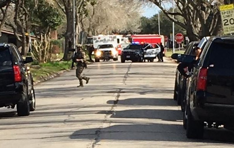 Schimb de focuri între polițiști și traficanți de droguri, în Houston. Doi suspecţi au murit şi patru agenți au fost răniţi