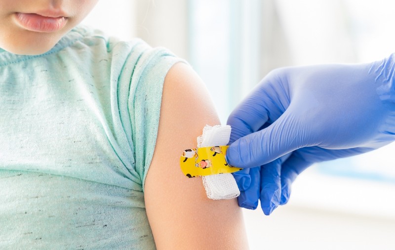 Explicații despre vaccinarea anti-COVID a copiilor de 5-11 ani, în România. Avizul EMA, așteptat în decembrie