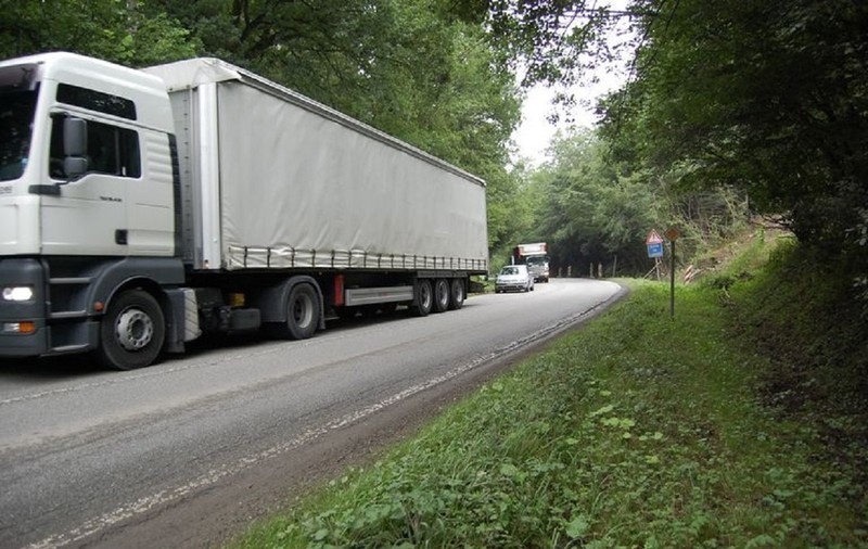 Șofer român de TIR găsit mort în remorcă, sufocat între doi paleți, în Belgia: „Telefonul era în cabină, n-a putut să ceară ajutor”