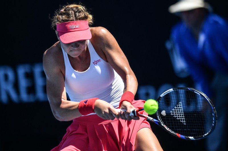 epa05720031 Maria Patricia Tig of Romania returns the ball to Monica Puig of Puerto Rico during the Women's Singles first round match of the Australian Open Grand Slam tennis tournament in Melbourne, Australia, 16 January 2017. The Australian Open tennis tournament runs from 16 to 29 January 2017. EPA/FILIP SINGER