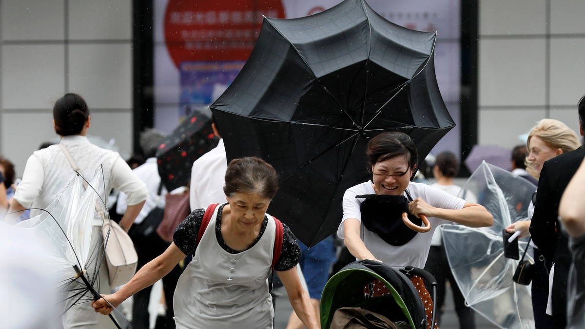 Japonia a fost lovită de cel mai puternic taifun din ultimi 25 de ani