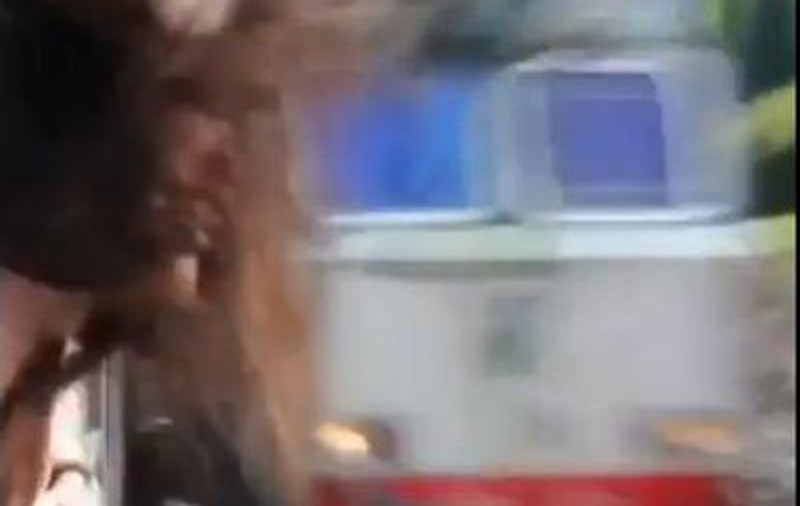 ȘOCANT! Cum poți fi decapitat când scoți capul pe geam în tren | VIDEO