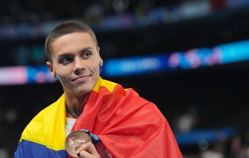 David Popovici, unic în istoria natației, după aurul la 100 m de la campionatele mondiale