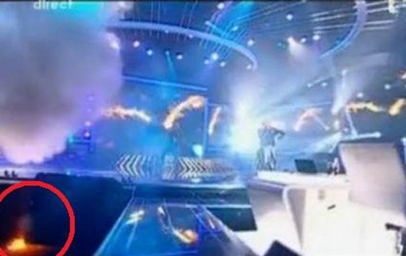 Panică la X Factor! Scena a luat foc în timpul transmisiei în direct