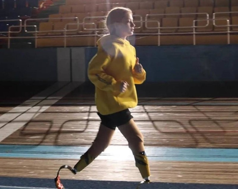 Iana, fetița care și-a pierdut picioarele în atacul de la Kramatorsk, va alerga la maratonul de la Boston: „Strâng bani pentru proteze pentru soldați”