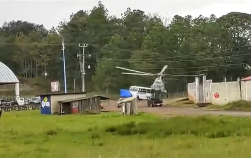 Un elicopter militar s-a prăbușit peste un microbuz în Mexic. Cum a fost evitat un dezastru