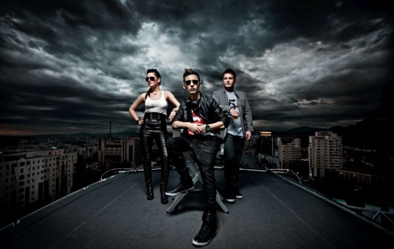 David Deejay, Ela Rose și Mossano alături de Japonia