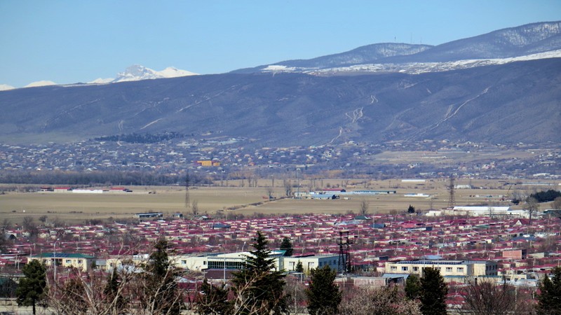Văzut de sus, satul Tserovani are o geometrie perfectă, cu șiruri de case identice