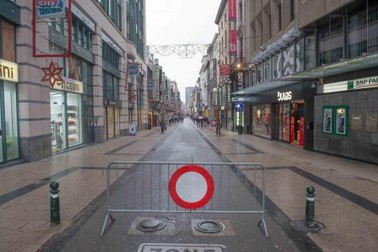 La Bruxelles, totul e închis: metrou, școli, piețe, din cauza operațiunilor anti-teroriste. Foto: lesoir.be