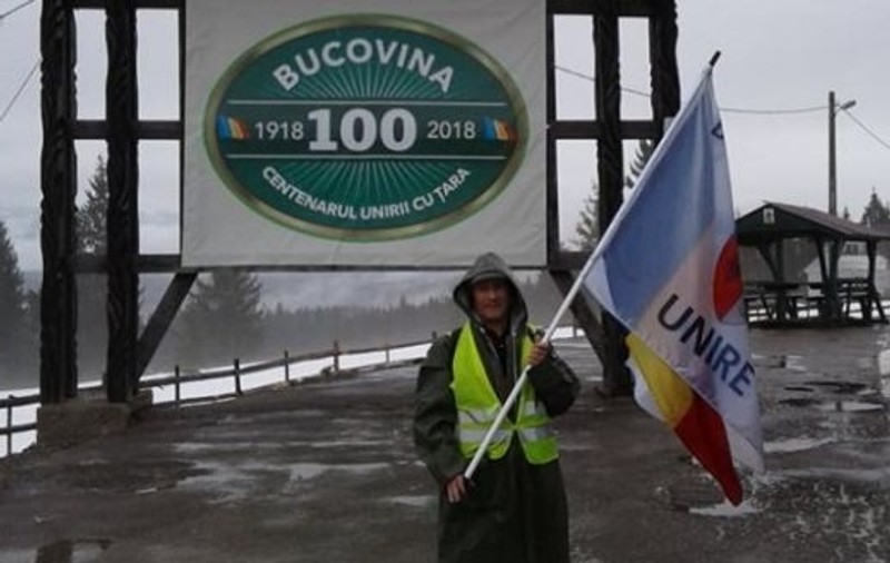 Un secui și doi nevăzători pornesc marți cu Steagul Unirii spre Chișinău: ”Veniți cu noi!”