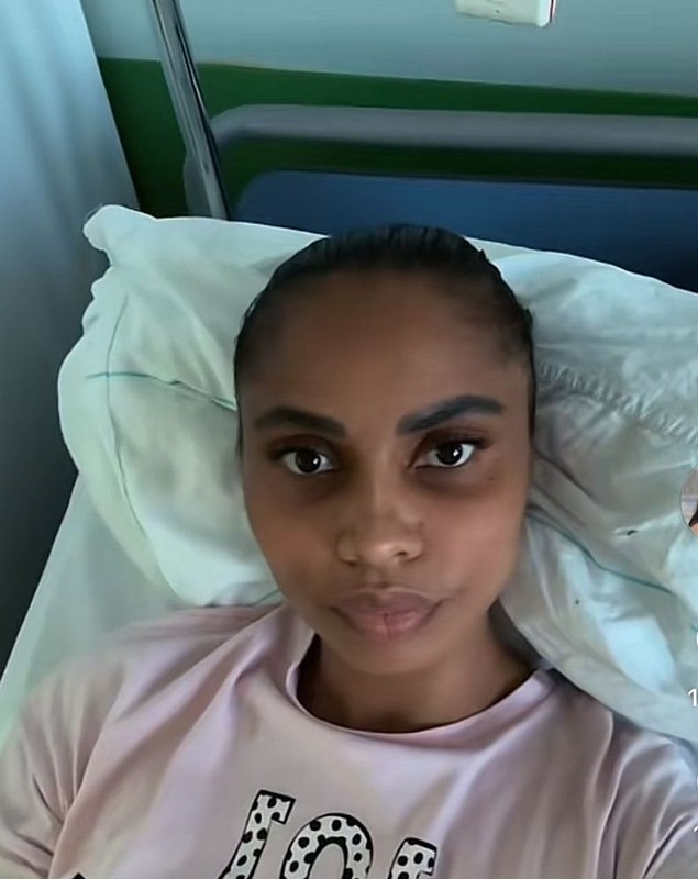 Laurette s-a întors la spital după ultima operație: „Piciorul s-a infectat din nou"