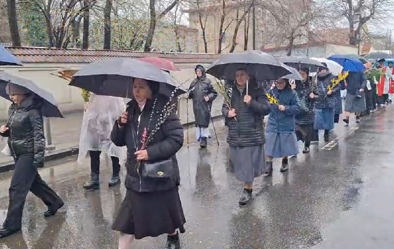Floriile Catolice 2026: Cum sărbătoresc șvabii și maghiarii Virágvasárnap în marile orașe din Ardeal