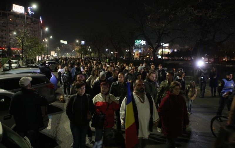 FOTO&VIDEO/ Marșul Chitarelor, în memoria celor 65 de victime de la Colectiv