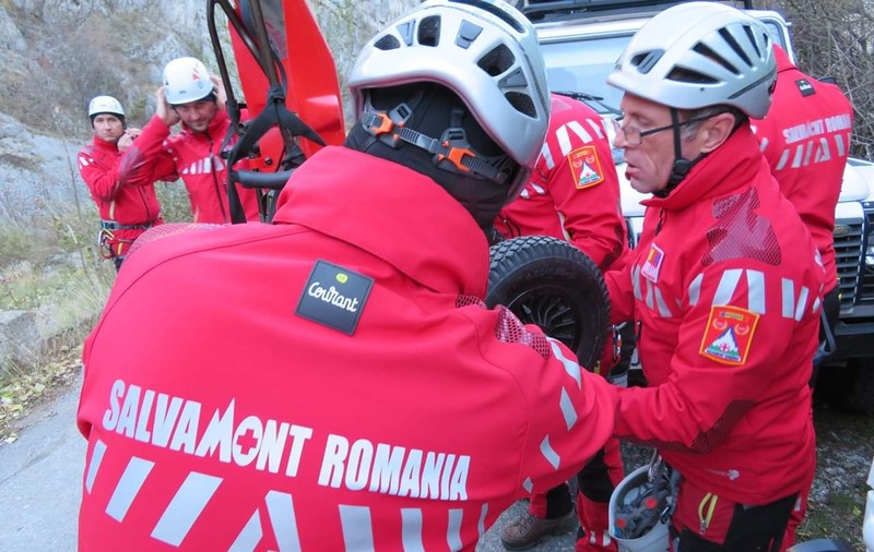 UPDATE: Copiii blocați în zona cascadei Duruitoarea din Neamţ au fost recuperați de salvamontiști