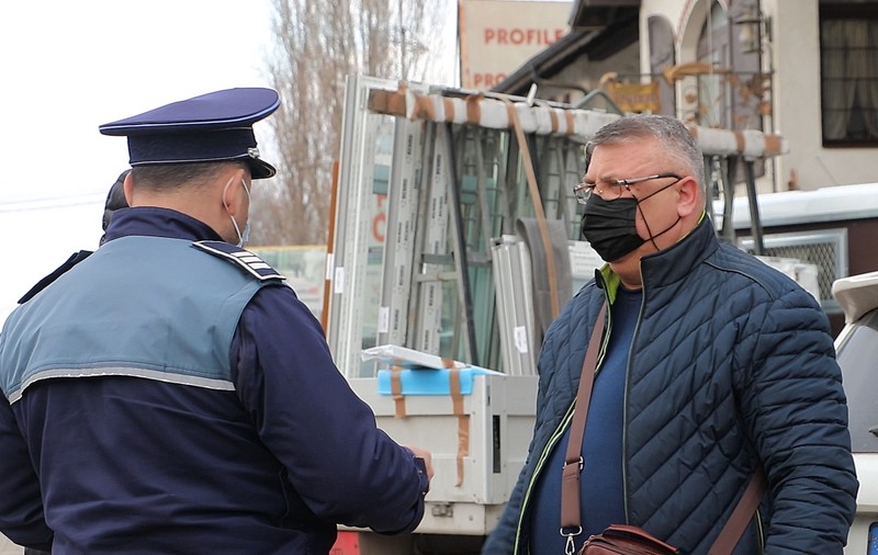 Inspectorul ANAF prins când lua mită în toaleta unui hotel a scăpat de închisoare cu executare. Judecătorii au considerat că șpaga a fost mică