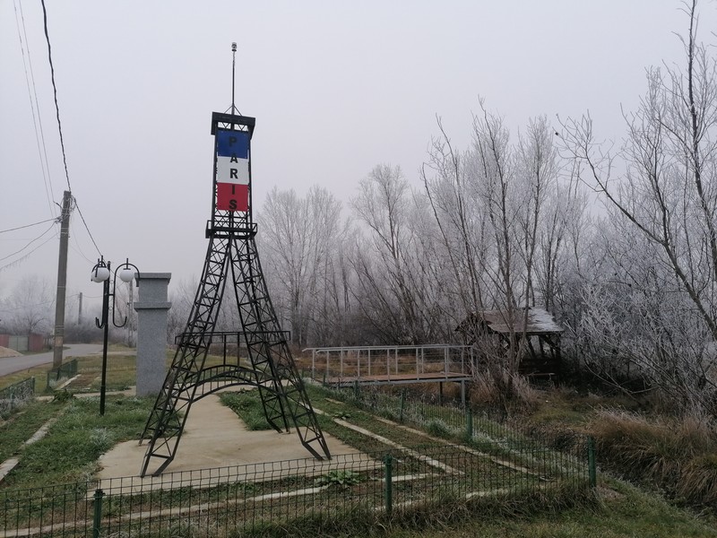Turnul Eiffel din Paris, județul Olt