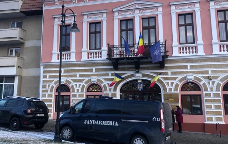 Percheziţii DNA la Prefectura Covasna şi la locuinţa prefectului Raduly Istvan. Procurorii cercetează investiţiile făcute după 2021