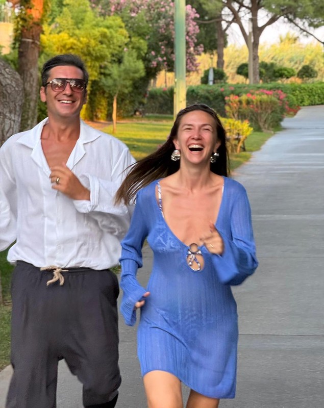 Adela Popescu și Radu Vâlcan aniversează 10 ani de căsnicie. Cum și-au început cei doi ziua de astăzi. „Să împlinim și 80!”