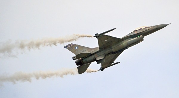 Imagine cu caracter ilustrativ cu un avion F-16 în misiune aeriană. Foto: Getty Images