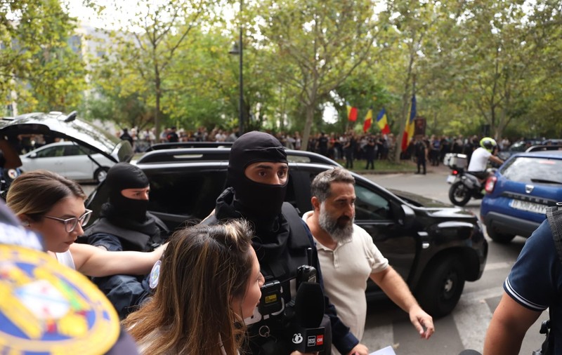 Omul de afaceri Ionel Rusen, apropiatul lui Călin Georgescu, adus pentru audieri la DIICOT. Foto: Libertatea/ Dumitru Angelescu