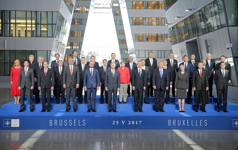Liderii NATO, reuniune la Bruxelles. Prima întâlnire Klaus Iohannis - Donald Trump | FOTO