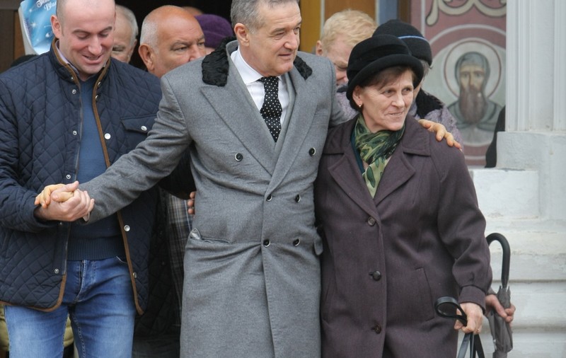 Gigi Becali e liber! A mers la biserică și a stat de vorbă cu ziariștii! Ce declarații a făcut și ce spune despre Steaua!