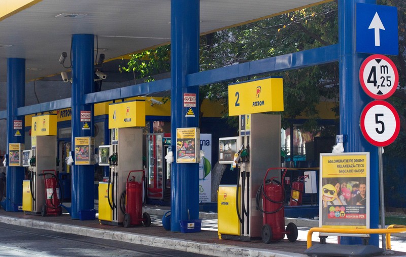 Sub pretextul luptei cu evaziunea, un proiect de lege aflat în Parlament poate duce la scumpirea carburanților și închiderea a 900 de companii