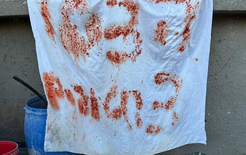 Armata israeliană a publicat imagini cu mesajele de ajutor lăsate de cei trei ostatici pe care i-a ucis din greșeală