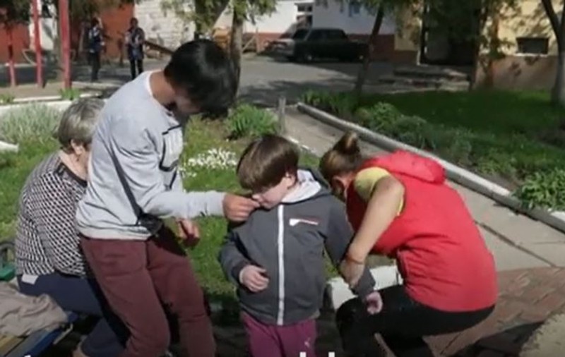 BBC: Mii de copii ucraineni cu dizabilităţi au fost „abandonaţi” în instituţii