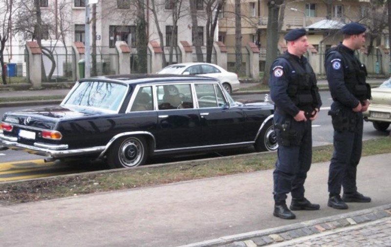 Maşina lui Ion Ţiriac a fost păzită de jandarmi în faţa sediului COSR
