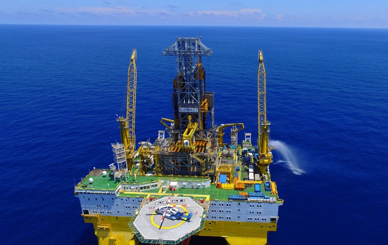 ANALIZĂ Redevențele la petrol și gaze scad pentru exploatările din Marea Neagră și rămân la fel pentru zăcămintele continentale. Care este legătura cu Rusia