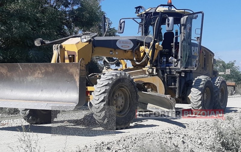 Un bărbat de 75 de ani a fost călcat cu un utilaj de la drumuri. Victima a murit pe loc. Șoferul vinovat era beat
