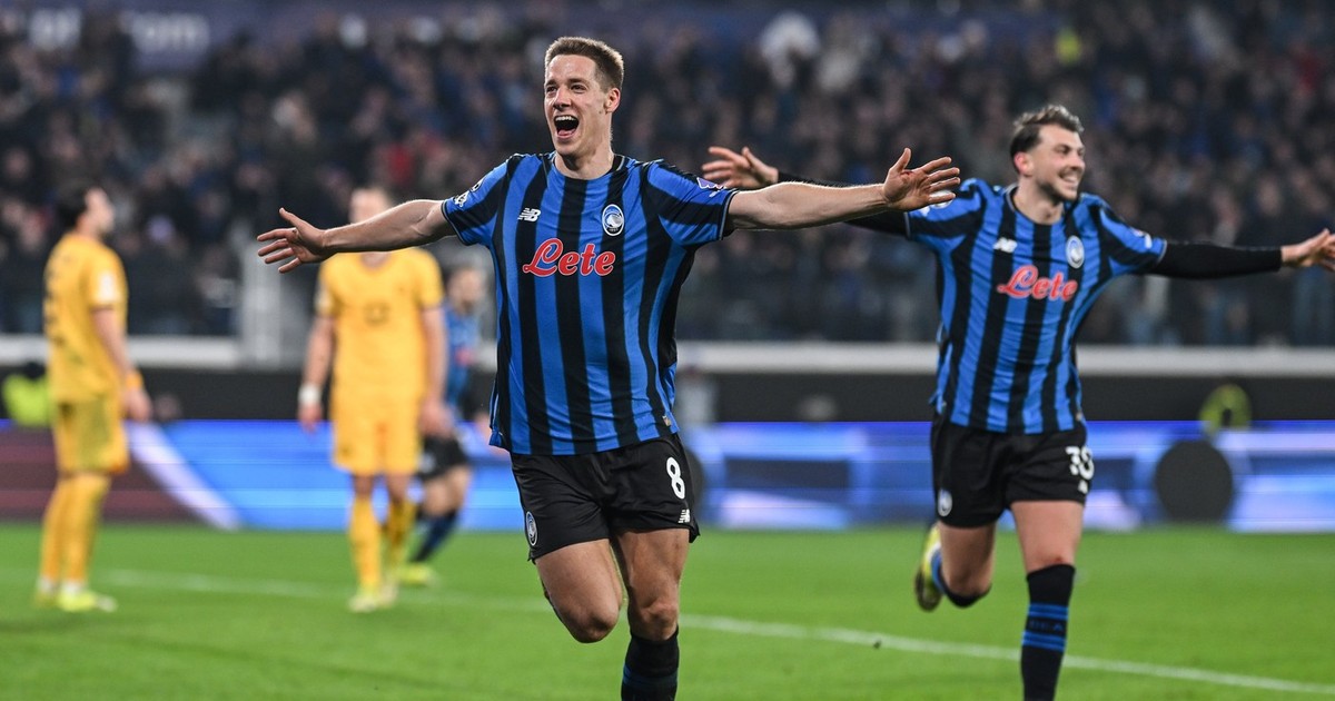 Mario Pasalic de la Atalanta BC sărbătorește după ce a marcat un gol în timpul meciului din turul secund al play-off-ului UEFA Champions League 2025/2026 dintre Atalanta BC și Borussia Dortmund, pe 25 februarie 20