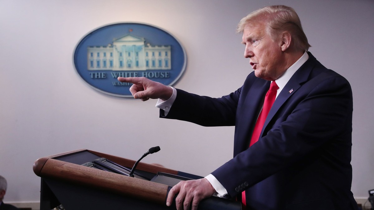Donald Trump a amenințat cu concedierea experții în COVID